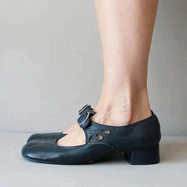 "Sandales en cuir Jolien rouges pour femmes, confort optimal avec semelle antidérapante et mousse à mémoire de forme."
