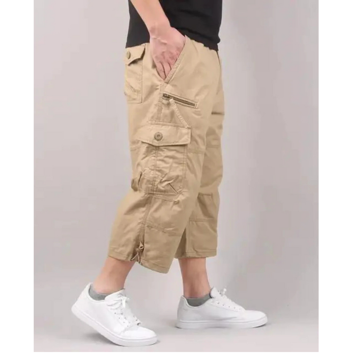 "Short cargo homme léger avec nombreuses poches, coupe longue, coton doux. Idéal pour l'été et les activités en plein air."