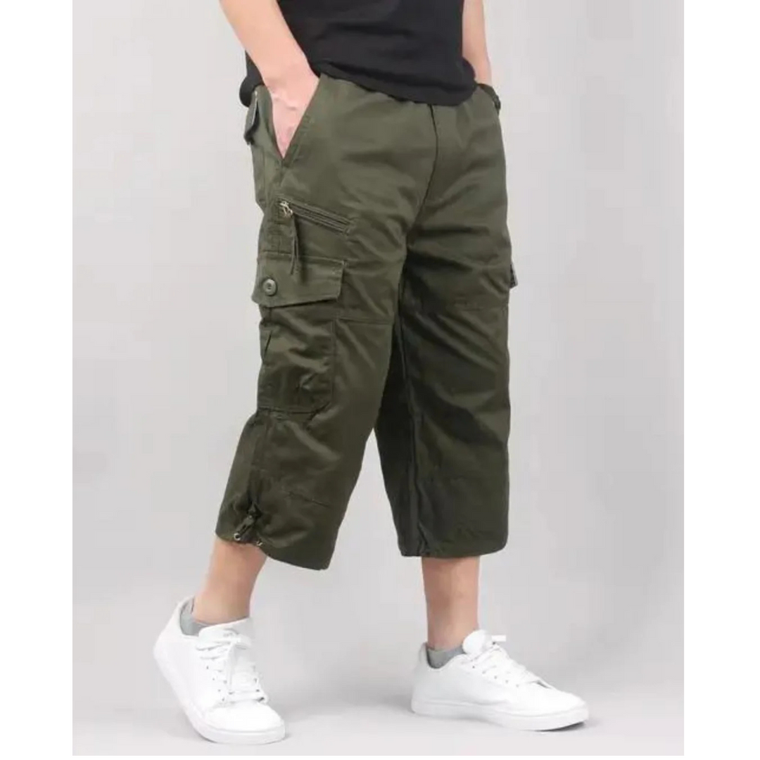 "Short cargo homme léger avec nombreuses poches, coupe longue, coton doux. Idéal pour l'été et les activités en plein air."