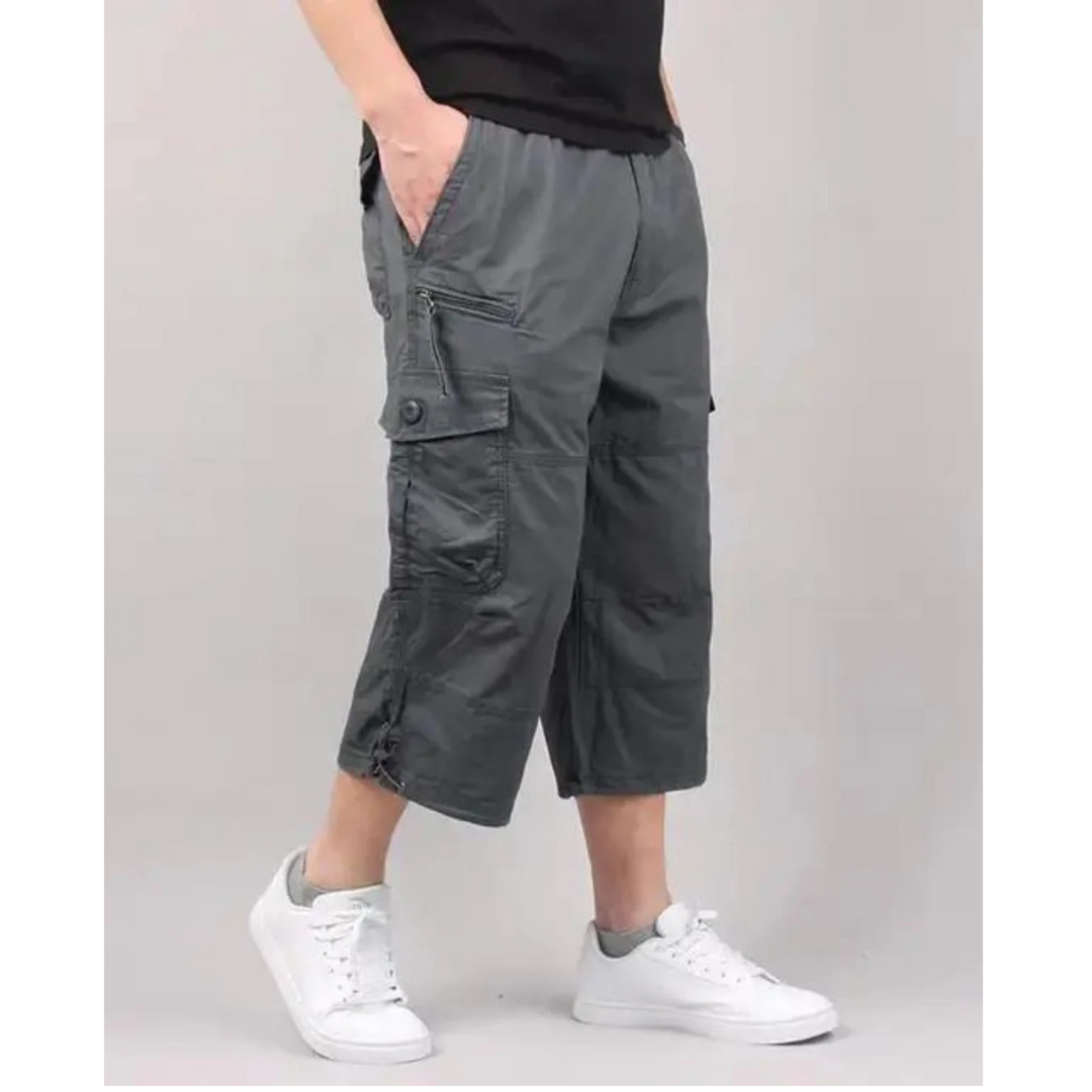 "Short cargo homme léger avec nombreuses poches, coupe longue, coton doux. Idéal pour l'été et les activités en plein air."