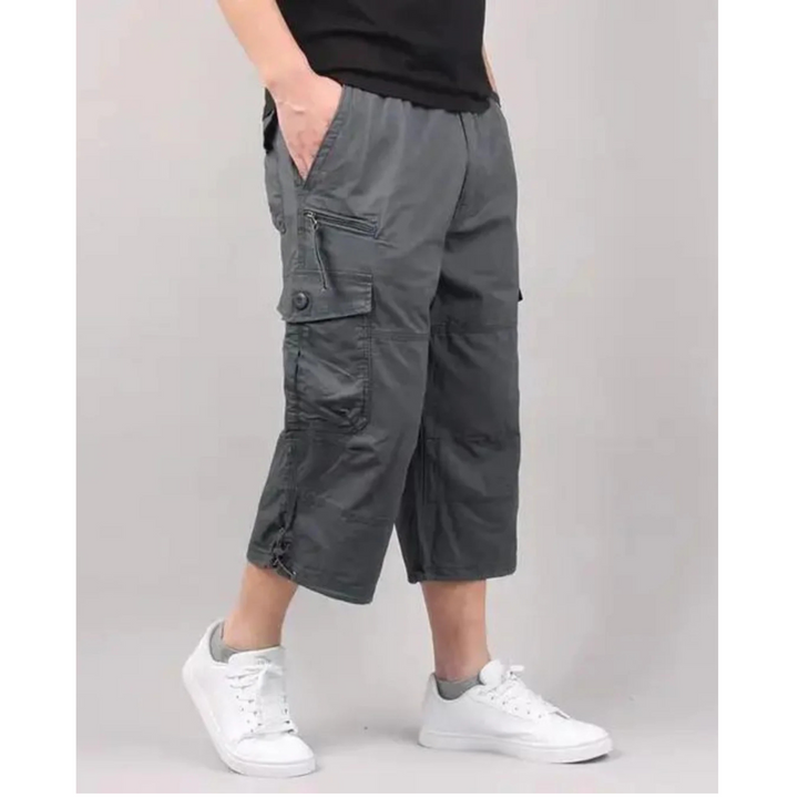 "Short cargo homme léger avec nombreuses poches, coupe longue, coton doux. Idéal pour l'été et les activités en plein air."