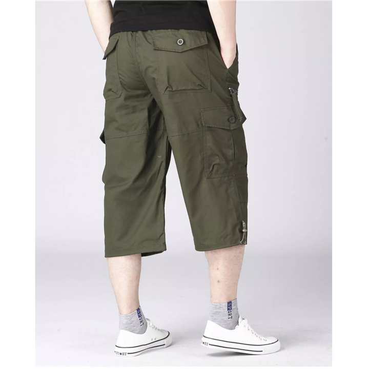 "Short cargo homme léger avec nombreuses poches, coupe longue, coton doux. Idéal pour l'été et les activités en plein air."