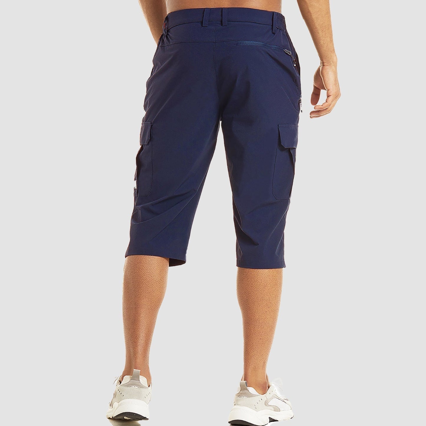 "Short cargo homme séchage rapide, multiples poches, design moderne et pratique, idéal aventure été."