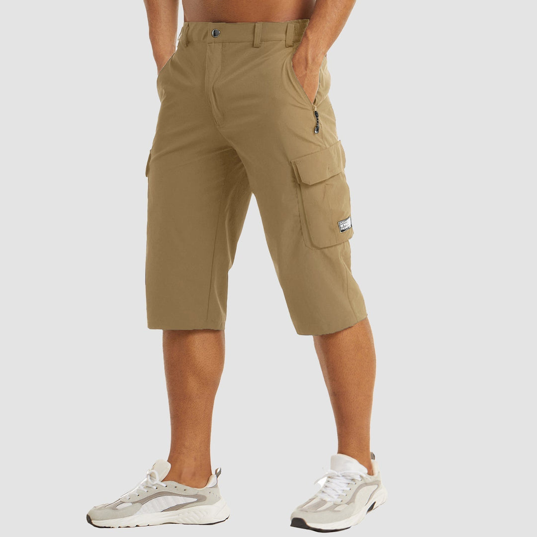 "Short cargo homme séchage rapide, multiples poches, design moderne et pratique, idéal aventure été."