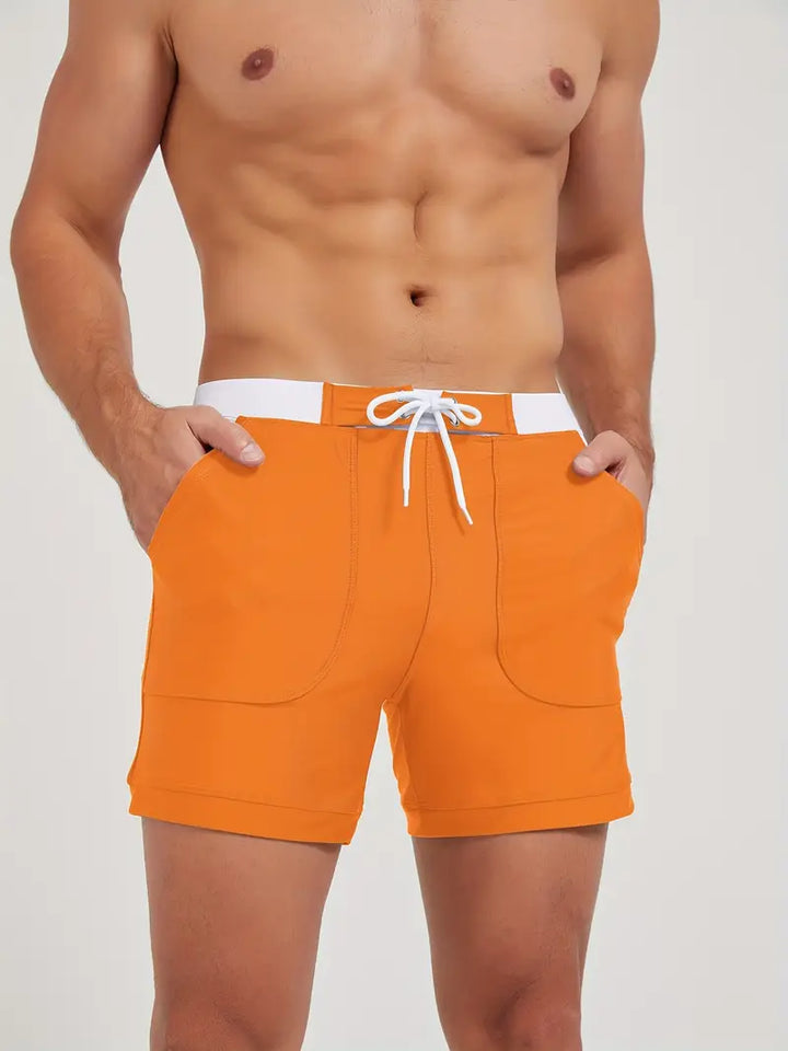 "Short de bain homme séchage rapide, tissu léger, style minimaliste, parfait pour l'été et les journées ensoleillées."