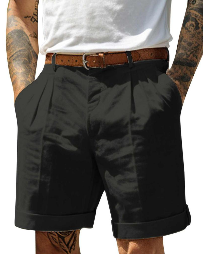 "Short homme élégant en tissu respirant, style classique, couleur neutre, idéal pour l'été et tenues décontractées."