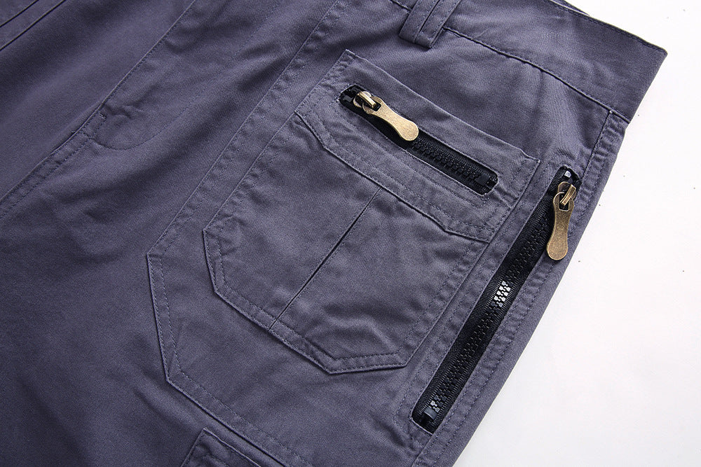 "Short tactique homme beige, style cargo, avec poches profondes et ceinture réglable, idéal pour activités extérieures."