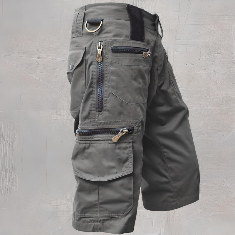 "Short tactique homme beige, style cargo, avec poches profondes et ceinture réglable, idéal pour activités extérieures."