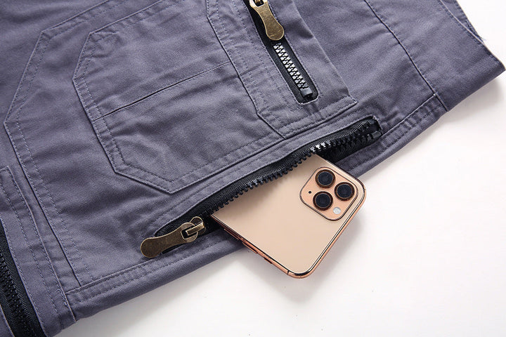 "Short tactique homme beige, style cargo, avec poches profondes et ceinture réglable, idéal pour activités extérieures."