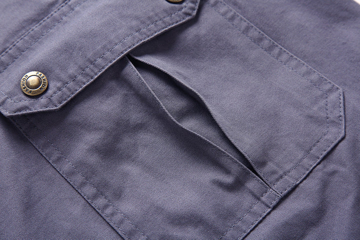 "Short tactique homme beige, style cargo, avec poches profondes et ceinture réglable, idéal pour activités extérieures."