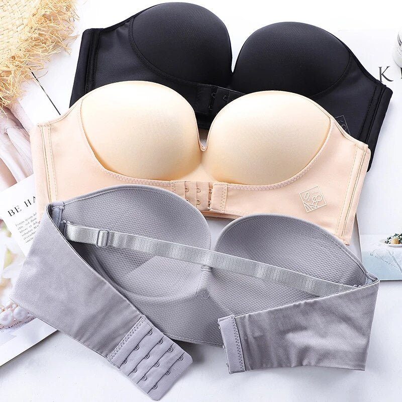 Soutien-gorge sans bretelles, push-up effet, confort optimal, matériau antidérapant, couleur nude, lingerie élégante.