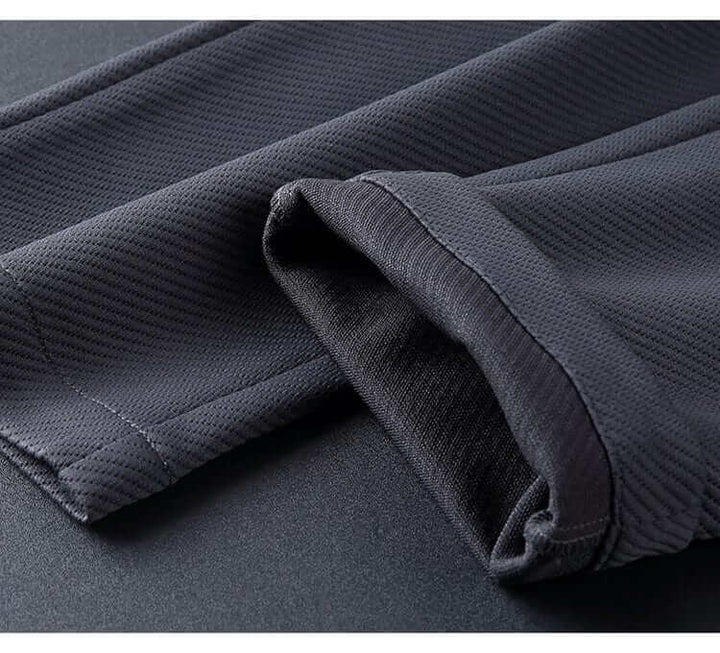 "Survêtement homme élégant moderne, tissu respirant, coupe soignée, détails épurés, parfait pour sport et sorties urbaines."