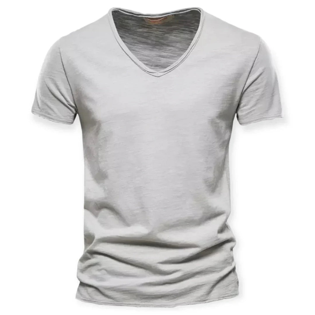 "T-shirt décontracté col en V homme, tissu doux, manches courtes, idéal pour un style élégant et confortable au quotidien."