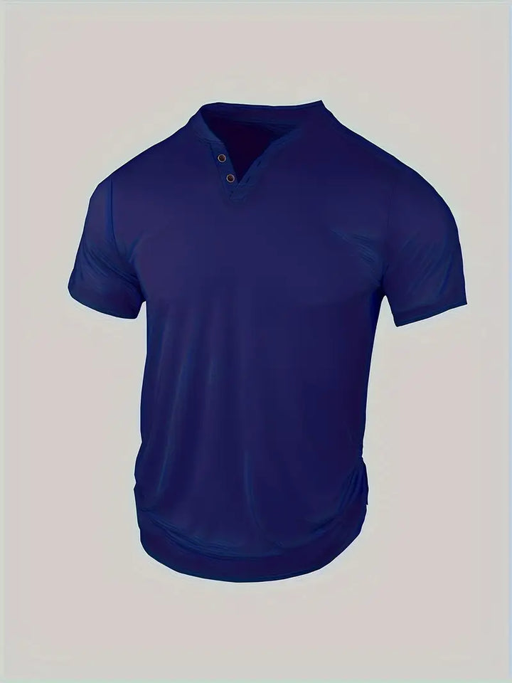 "T-shirt Henley vert élégant pour hommes, coupe classique, tissu léger et respirant, style décontracté et raffiné."