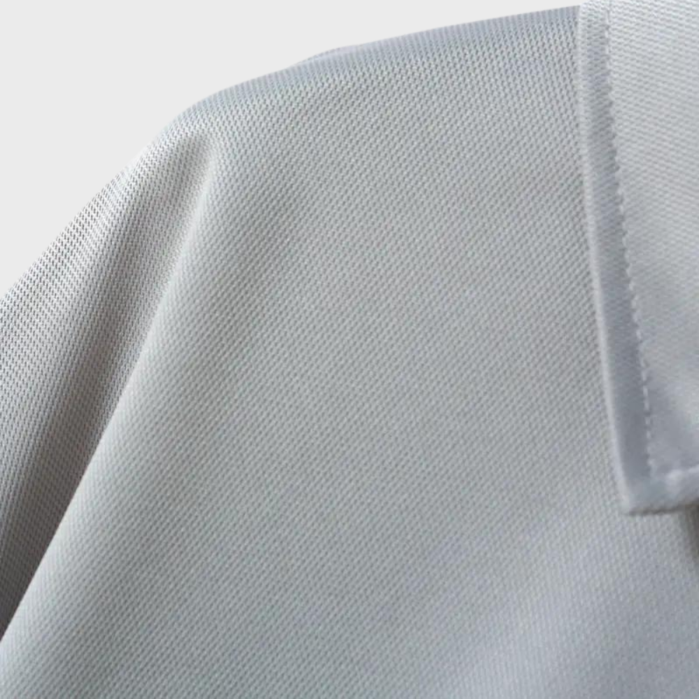 Tee-shirt homme à manches longues noir, coupe élégante, tissu doux et respirant, parfait pour style chic et confort.