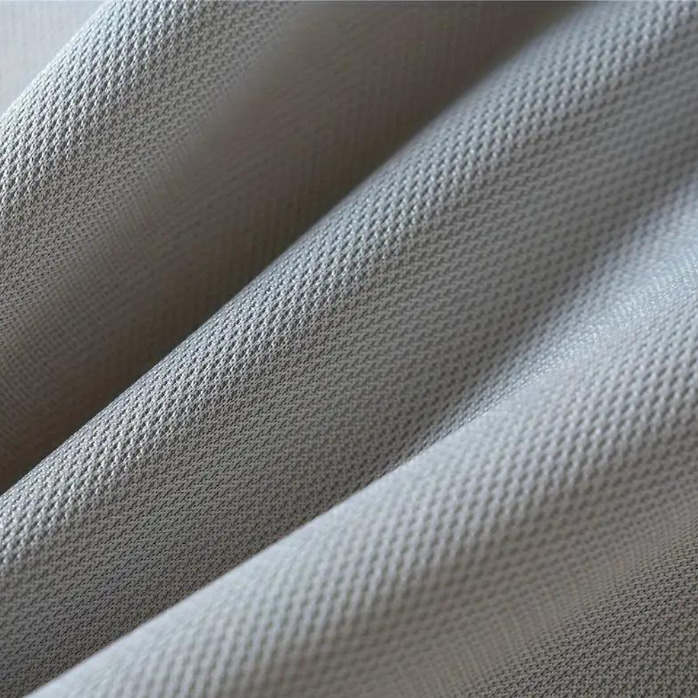 Tee-shirt homme à manches longues noir, coupe élégante, tissu doux et respirant, parfait pour style chic et confort.