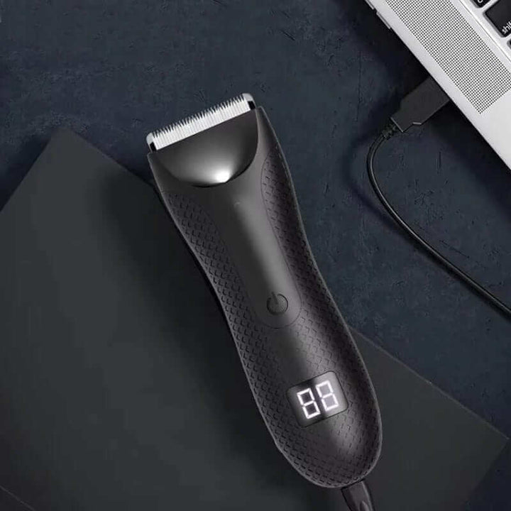 "Tondeuse corps homme étanche avec design ergonomique et indicateur LED, idéale pour un rasage précis et confortable."