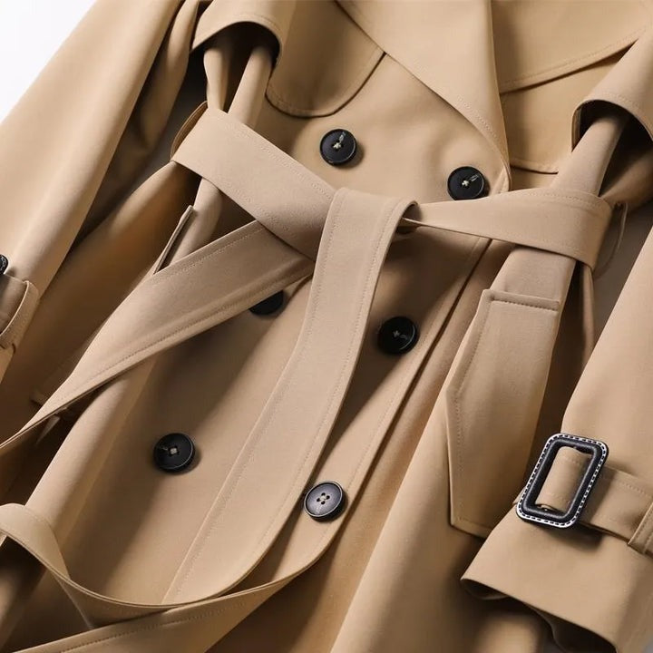 "Trench-coat Astra élégant et imperméable, vue avant, style chic avec tissu waterproof, couleur beige classic pour femmes"
