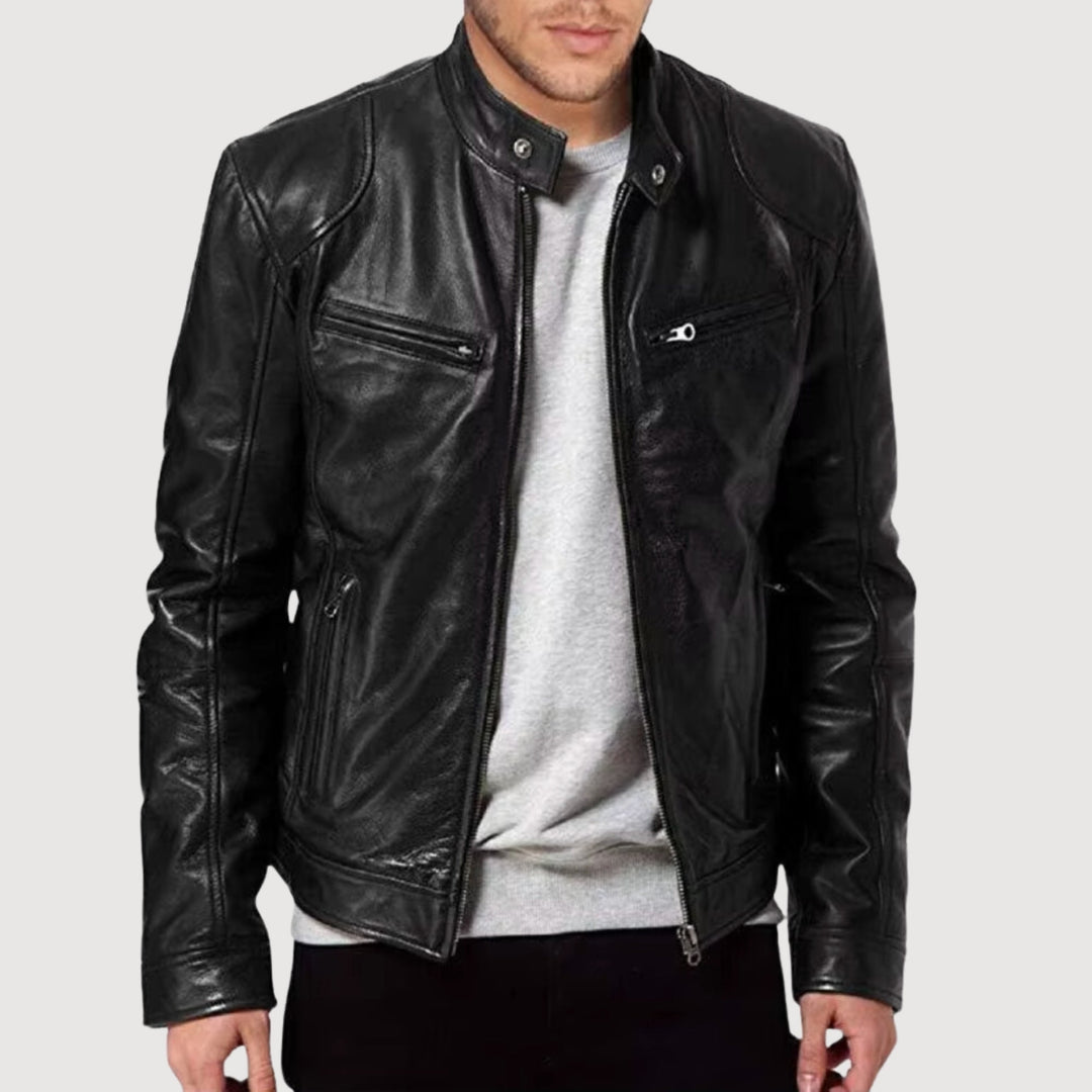 "Veste de moto homme effet cuir, look moderne et structuré, allure haut de gamme, confort et détails pratiques visibles."