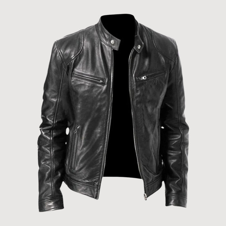 "Veste de moto homme effet cuir, look moderne et structuré, allure haut de gamme, confort et détails pratiques visibles."