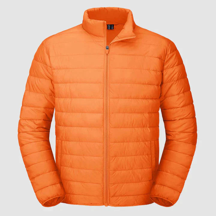 Veste d'hiver matelassée pour homme en noir, coupe moderne, col montant, isolation thermique pour un confort optimal.
