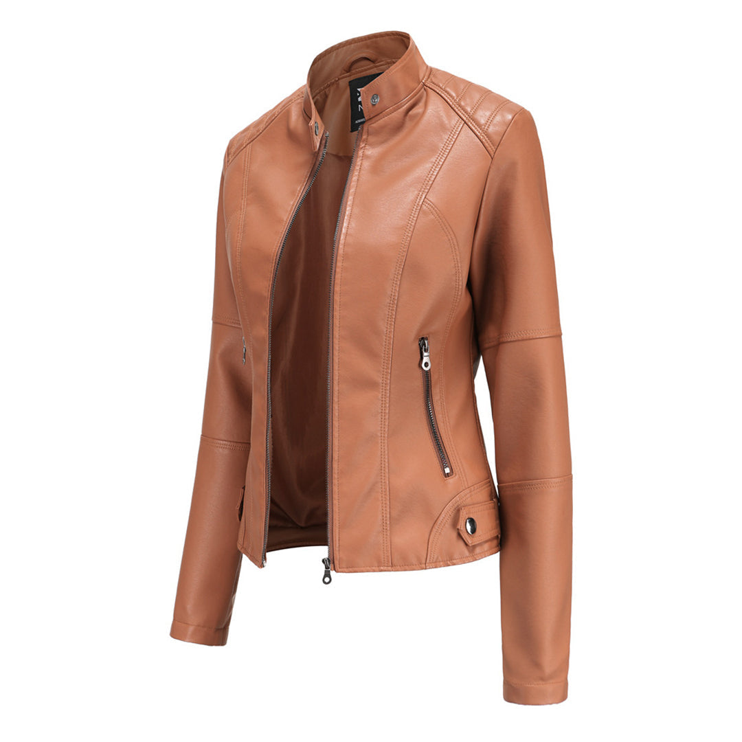 Veste en cuir camel pour femmes, chic et polyvalente, en cuir souple, apportant élégance et confort à toutes occasions.