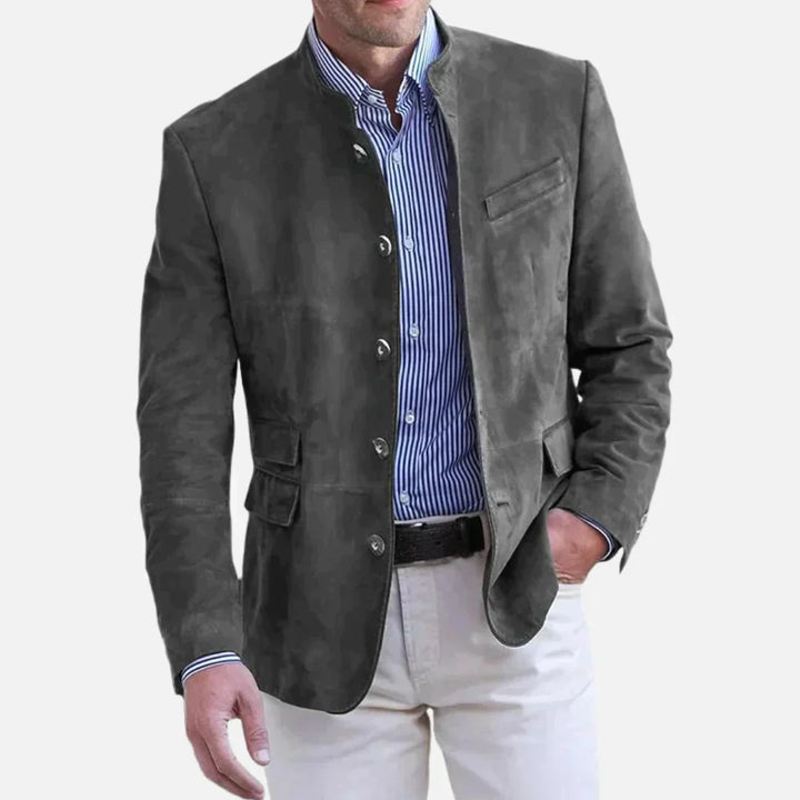 "Veste homme élégante italienne, coupe chic, tissu luxueux, couture précise, idéale formel ou décontracté."