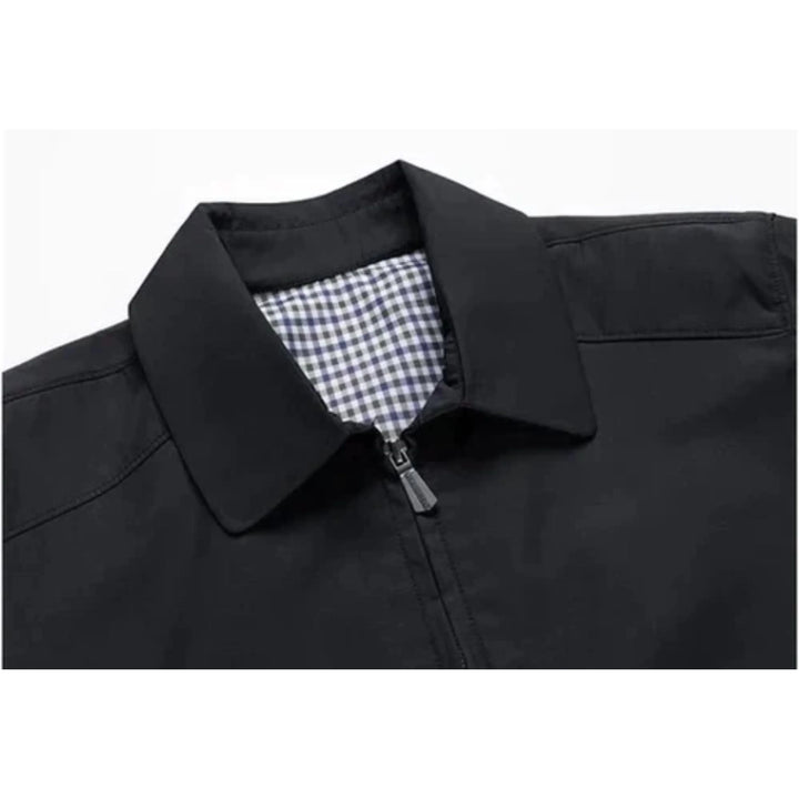 "Veste trench homme imperméable, élégante, coupe classique, col structuré, idéale pour temps pluvieux, tenue formelle."