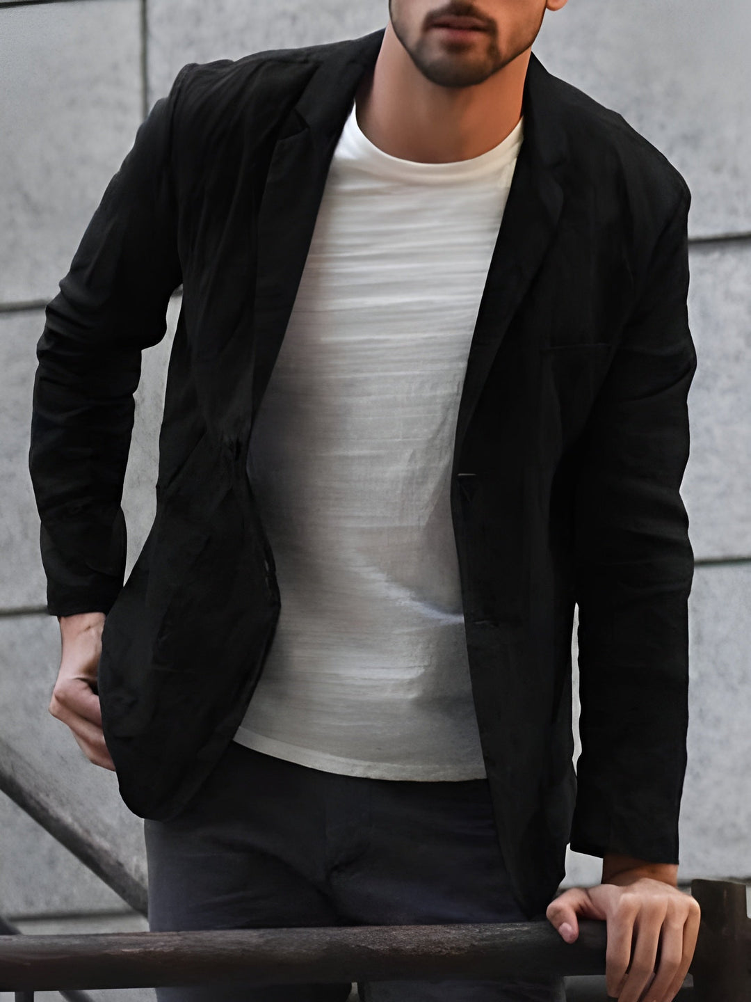 "Vue blazer décontracté homme, coupe droite chic, boutonnage simple, col costume élégant, pour toutes saisons."