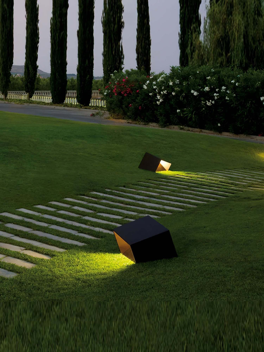 Lampe Solaire Extérieure Cube - Jardin Design