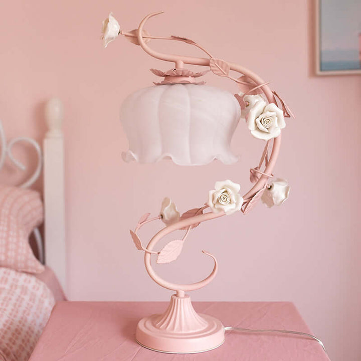 Lampe élégante avec roses décoratives