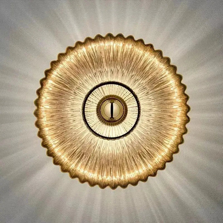 Applique murale en verre élégante, design moderne, verre transparent et métal, éclaire votre intérieur d'une lumière douce.