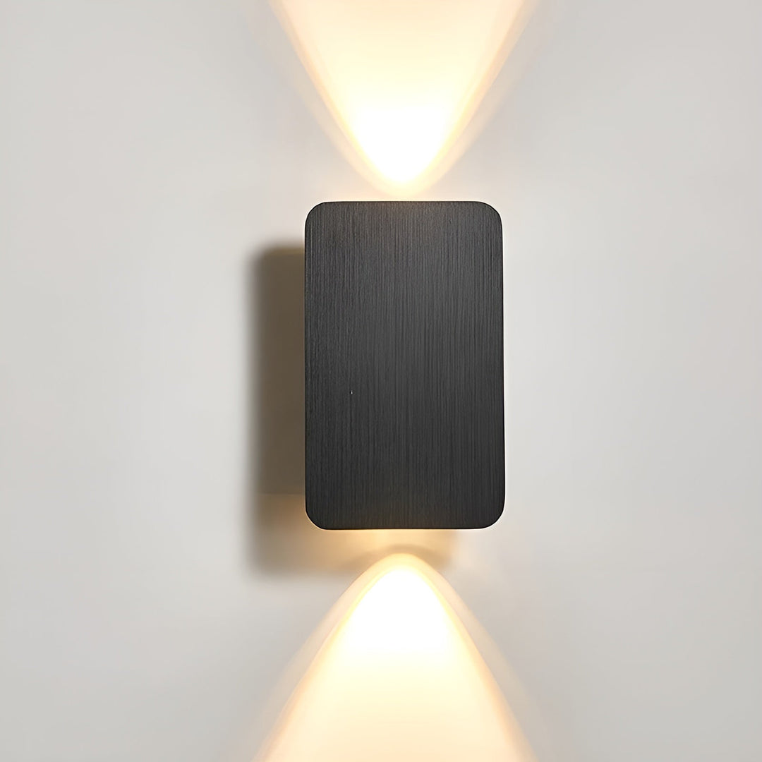 "Applique murale LED rectangulaire, design moderne, éclairage intérieur, aluminium robuste, destiné à couloirs et escaliers."