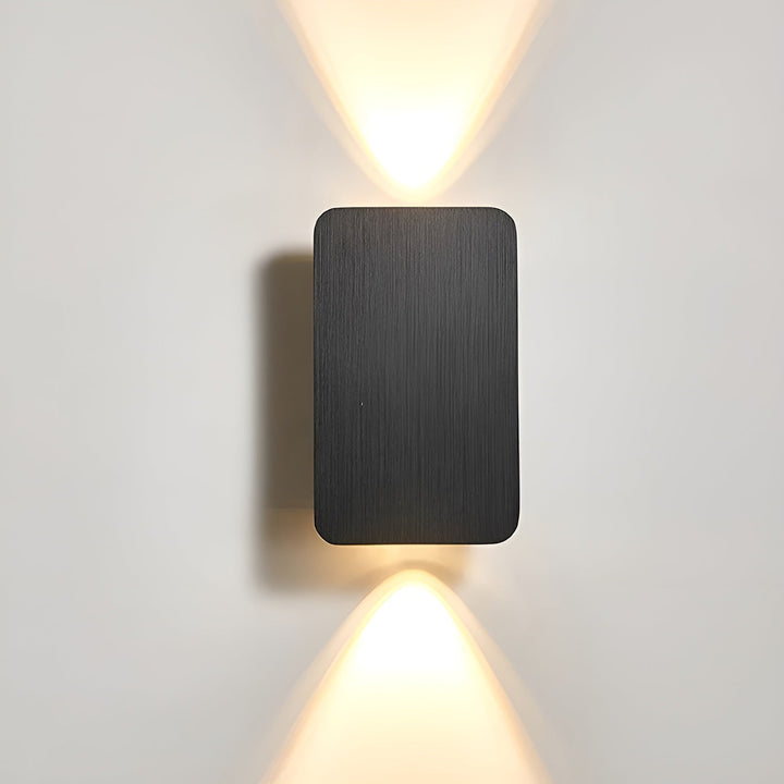 "Applique murale LED rectangulaire, design moderne, éclairage intérieur, aluminium robuste, destiné à couloirs et escaliers."