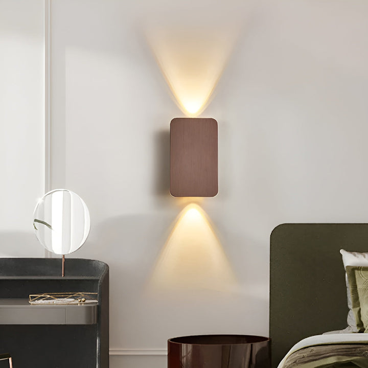 "Applique murale LED rectangulaire, design moderne, éclairage intérieur, aluminium robuste, destiné à couloirs et escaliers."