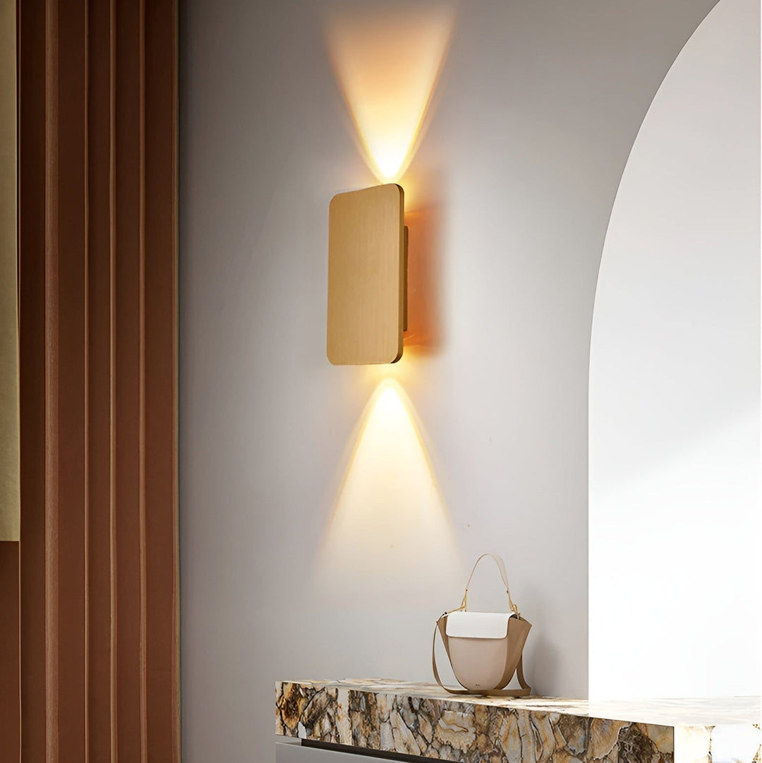 "Applique murale LED rectangulaire, design moderne, éclairage intérieur, aluminium robuste, destiné à couloirs et escaliers."