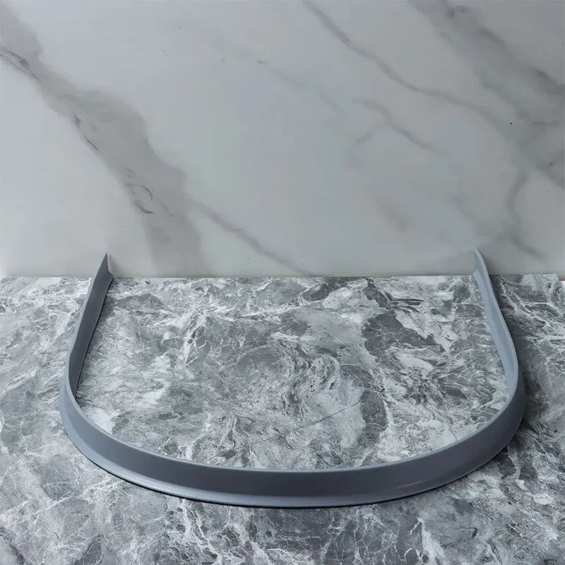 Barrière de douche en silicone flexible, étanche, transparente, s'installe facilement pour empêcher les fuites d'eau.