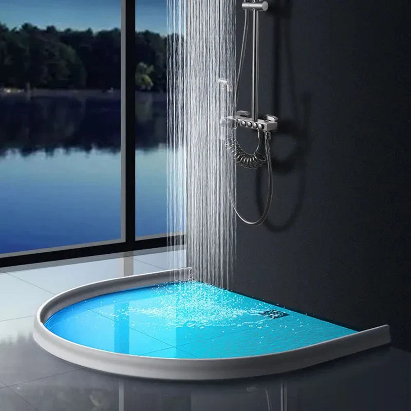 Barrière de douche en silicone flexible, étanche, transparente, s'installe facilement pour empêcher les fuites d'eau.