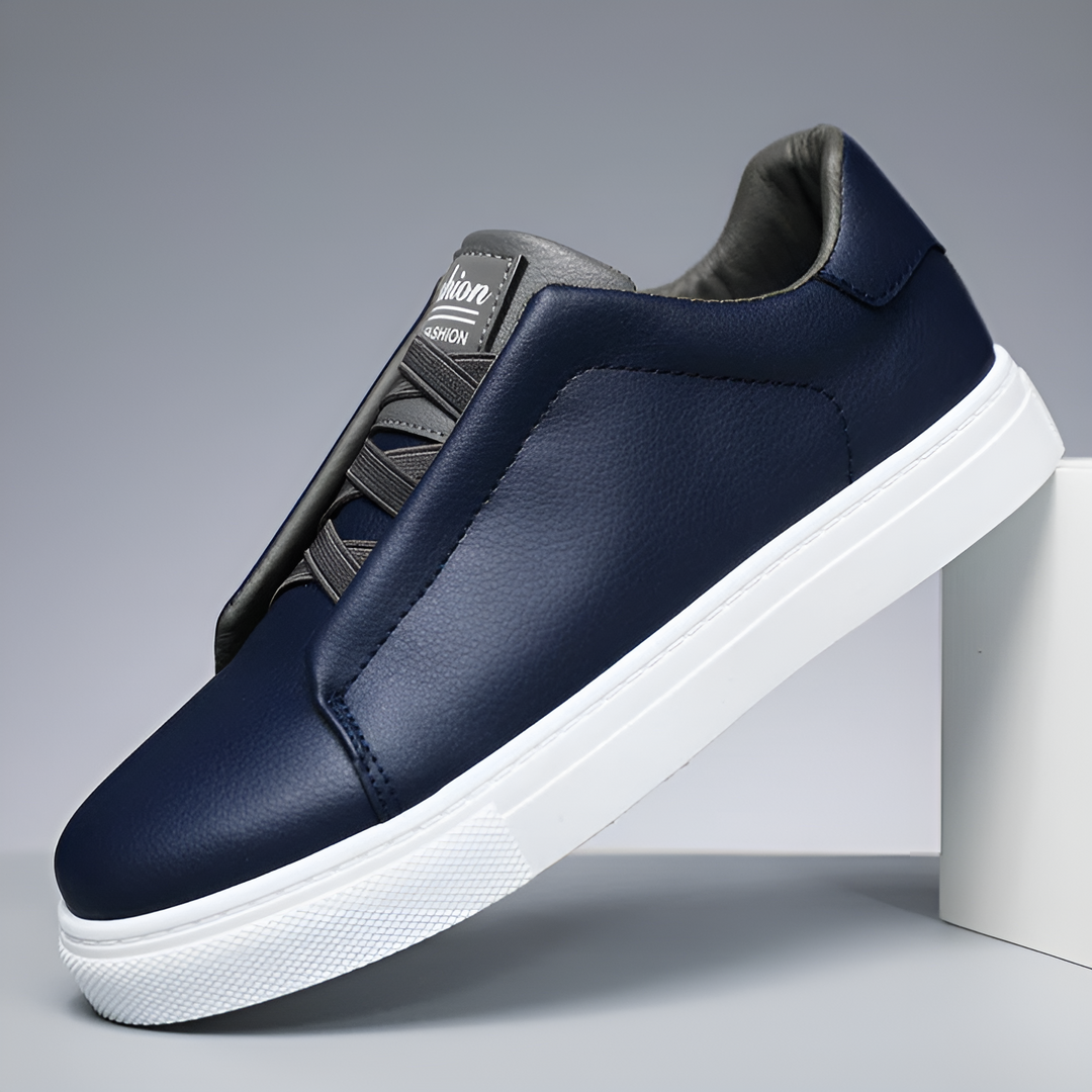 "Baskets en cuir blanc-brun pour hommes, classiques, élégantes et robustes, conçues pour le confort et le style."