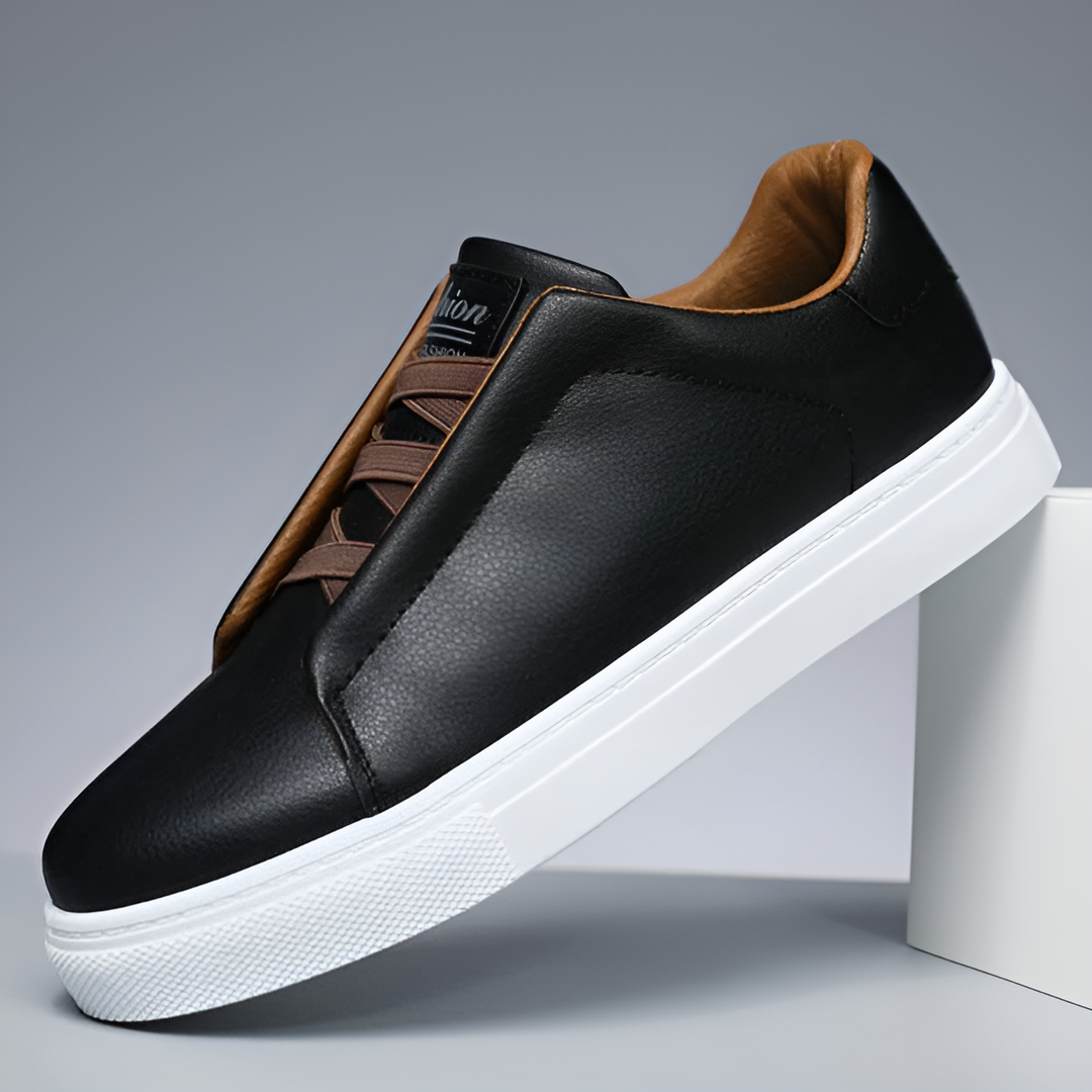 "Baskets en cuir blanc-brun pour hommes, classiques, élégantes et robustes, conçues pour le confort et le style."