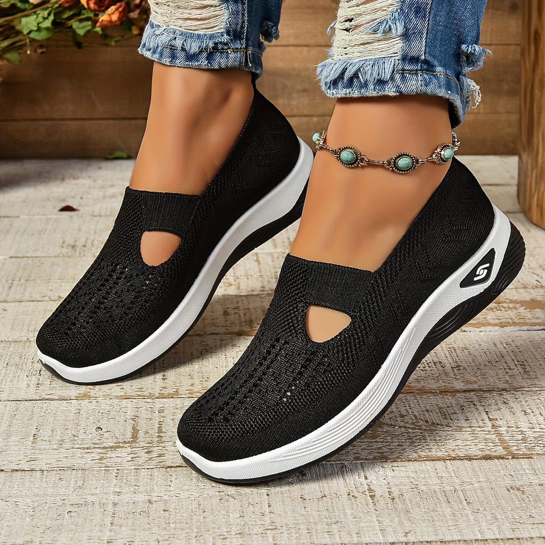 "Baskets féminines sans lacets, style moderne, matériau respirant et extensible, confort pour usage quotidien."