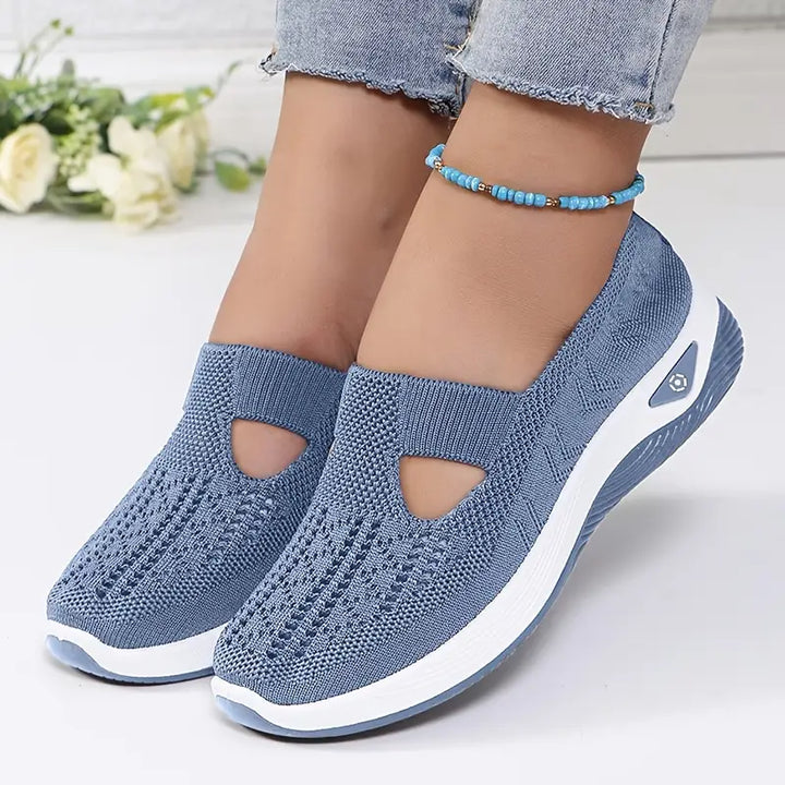"Baskets féminines sans lacets, style moderne, matériau respirant et extensible, confort pour usage quotidien."