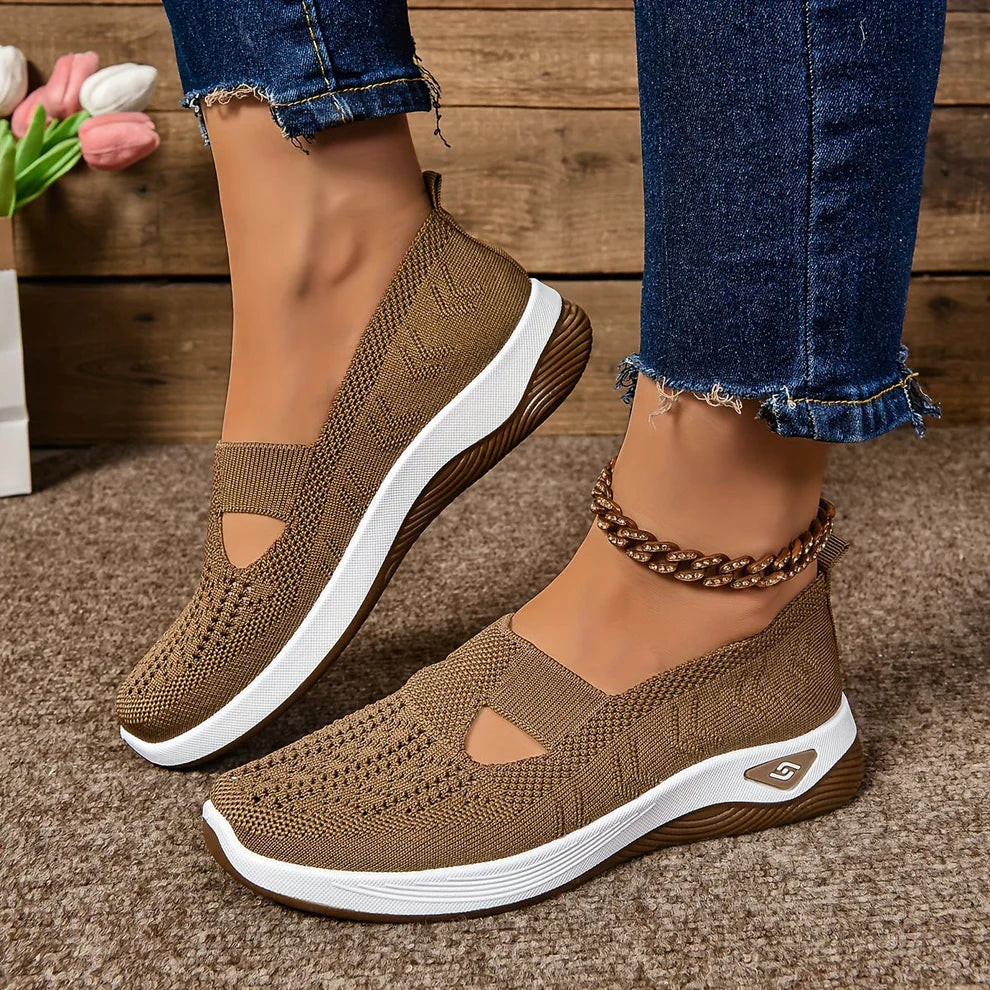 "Baskets féminines sans lacets, style moderne, matériau respirant et extensible, confort pour usage quotidien."