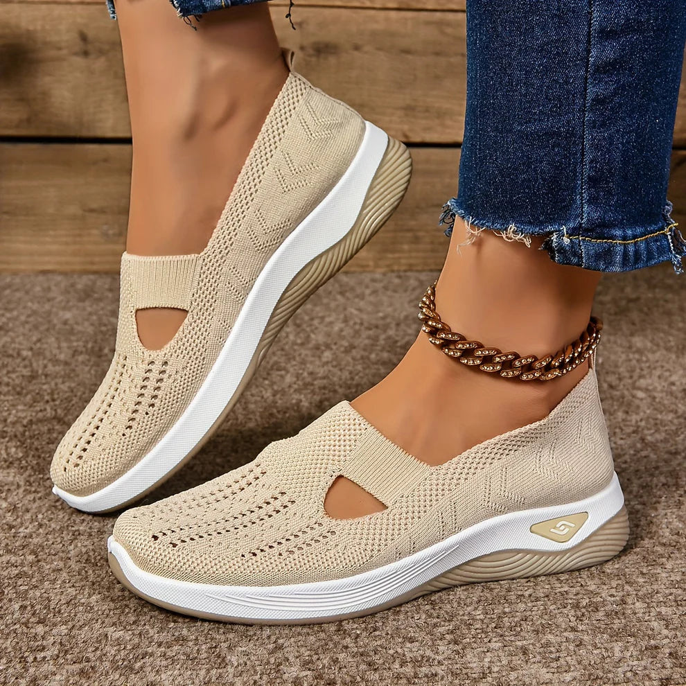 "Baskets féminines sans lacets, style moderne, matériau respirant et extensible, confort pour usage quotidien."