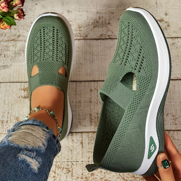 "Baskets féminines sans lacets, style moderne, matériau respirant et extensible, confort pour usage quotidien."
