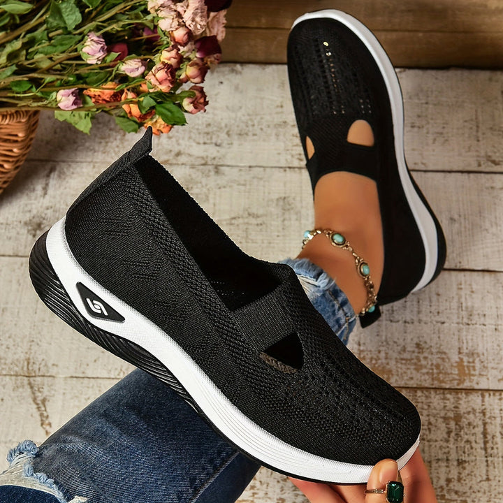 "Baskets féminines sans lacets, style moderne, matériau respirant et extensible, confort pour usage quotidien."