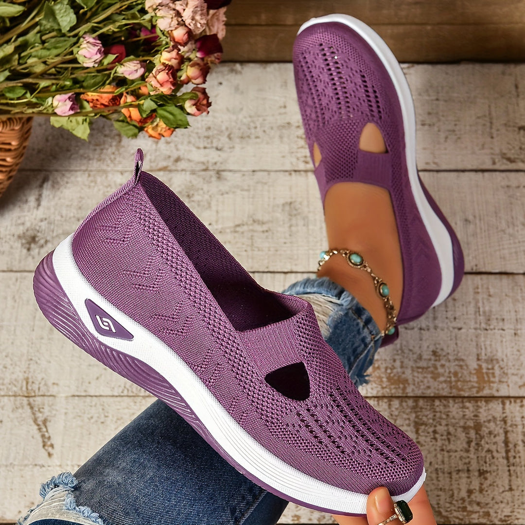 "Baskets féminines sans lacets, style moderne, matériau respirant et extensible, confort pour usage quotidien."
