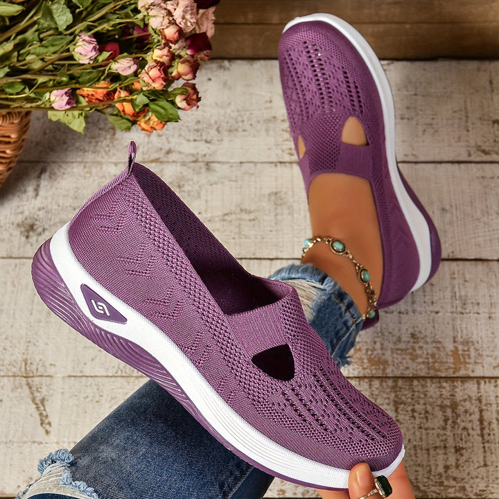 "Baskets féminines sans lacets, style moderne, matériau respirant et extensible, confort pour usage quotidien."