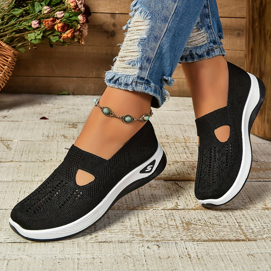 "Baskets féminines sans lacets, style moderne, matériau respirant et extensible, confort pour usage quotidien."