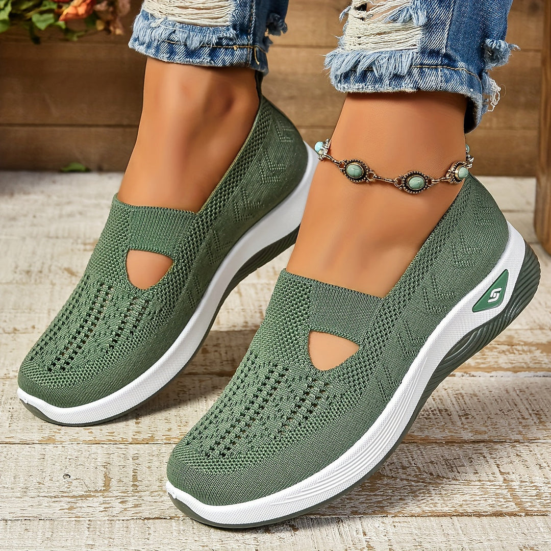 "Baskets féminines sans lacets, style moderne, matériau respirant et extensible, confort pour usage quotidien."